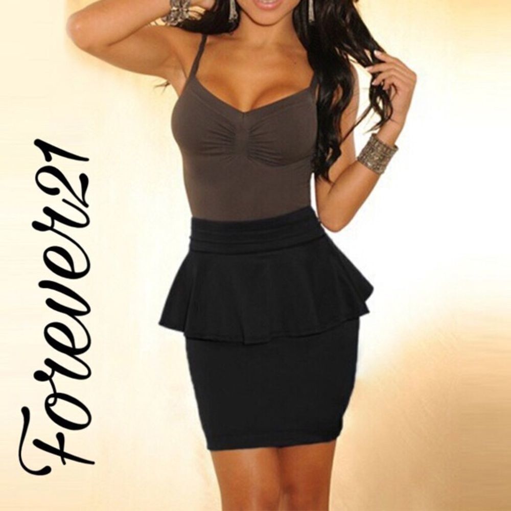 ✨Forever 21 Peplum Mini Skirt✨